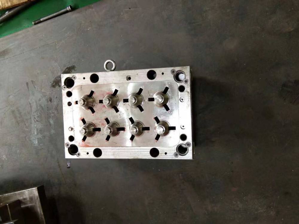 China LED bulb custom mold maker
